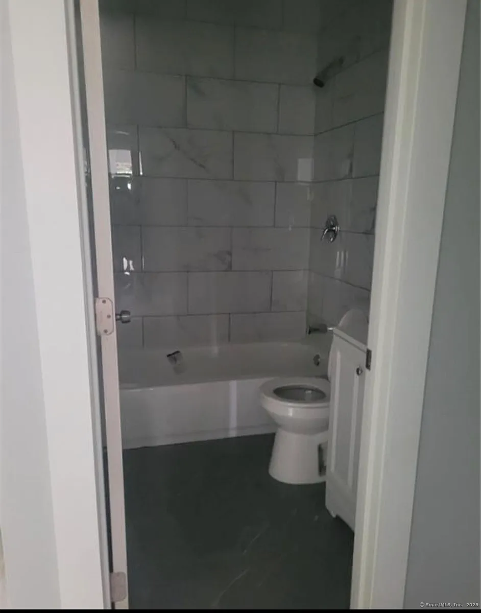 Building Photo - 286 Gregory St #2R