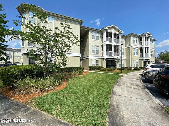 3rd image of 8290 GATE Parkway #1112