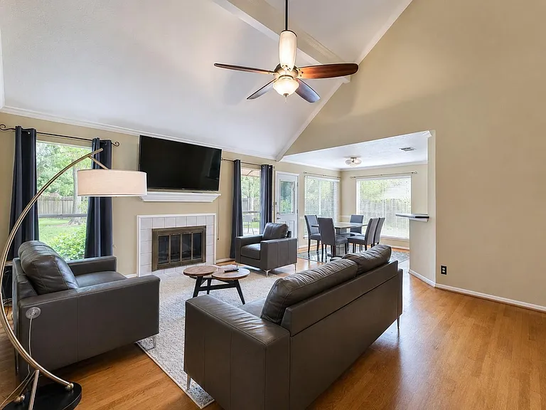 6303 Carissa Ct — Photo 2