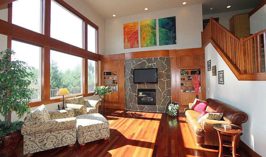 2 story lving room