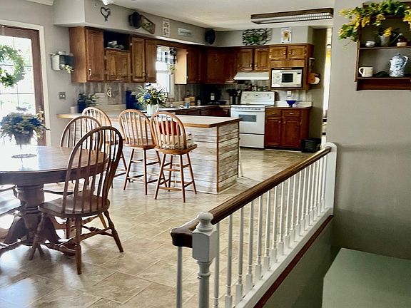 5th image of 2230 S Cypress Dr