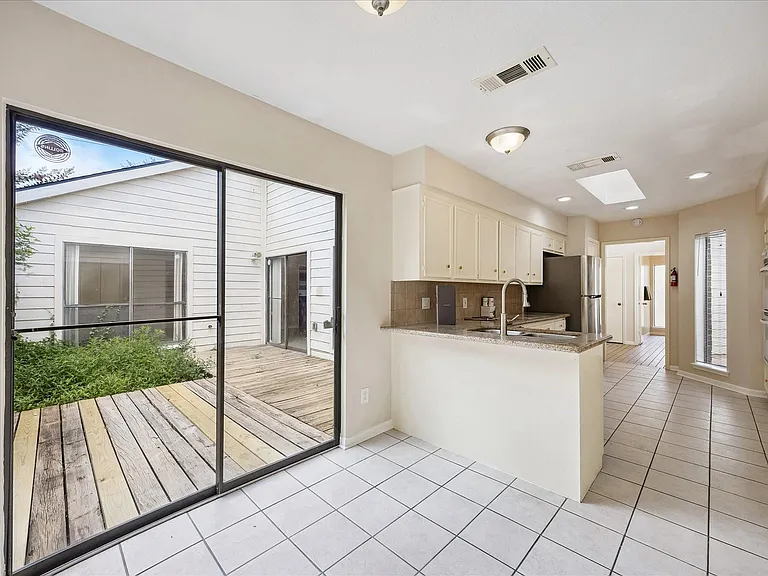 8018 Cobblefield Ln — Photo 8