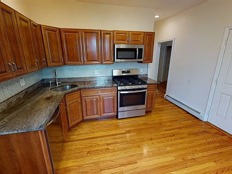 55 Hazelton St #2 — Photo 4