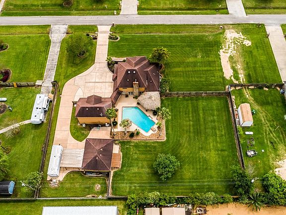 3rd image of 13214 Lynn Ln