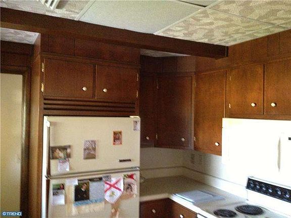 2nd image of 105 E Pine St
