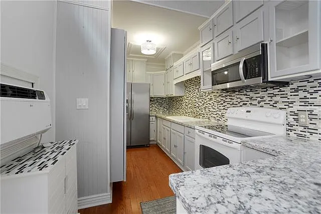 923 Saint Philip St #AB — Photo 4