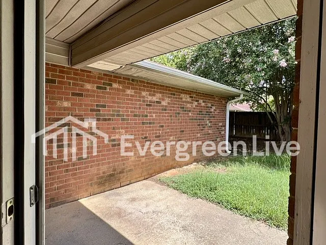 111 Willow Gardens Ct — Photo 16