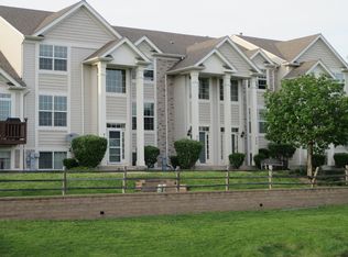 906 Summit Creek Dr, Shorewood, IL 60404