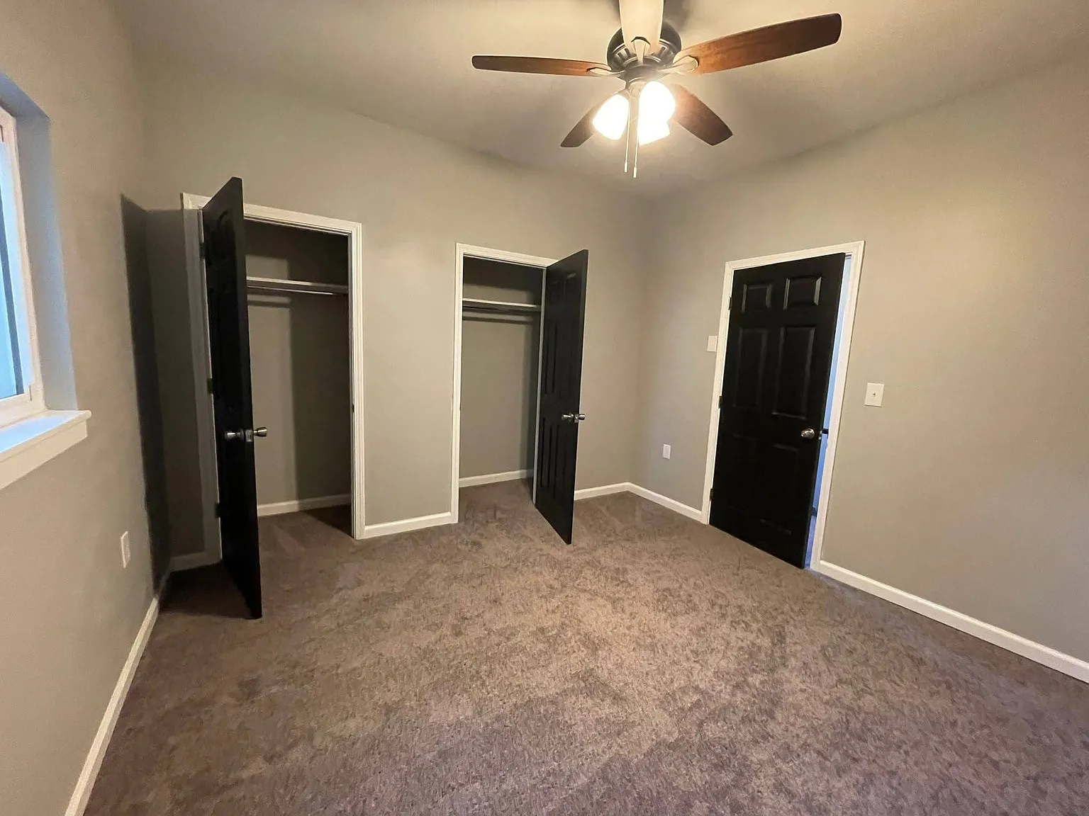 3 bed, 1.0 bath, 1200 sqft, $1,600 — Photo 2