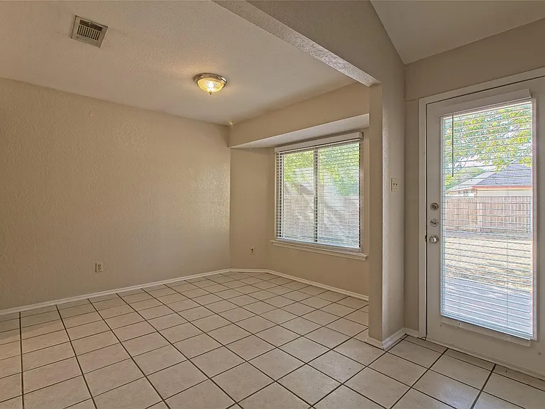 914 Garden Meadow Dr — Photo 12