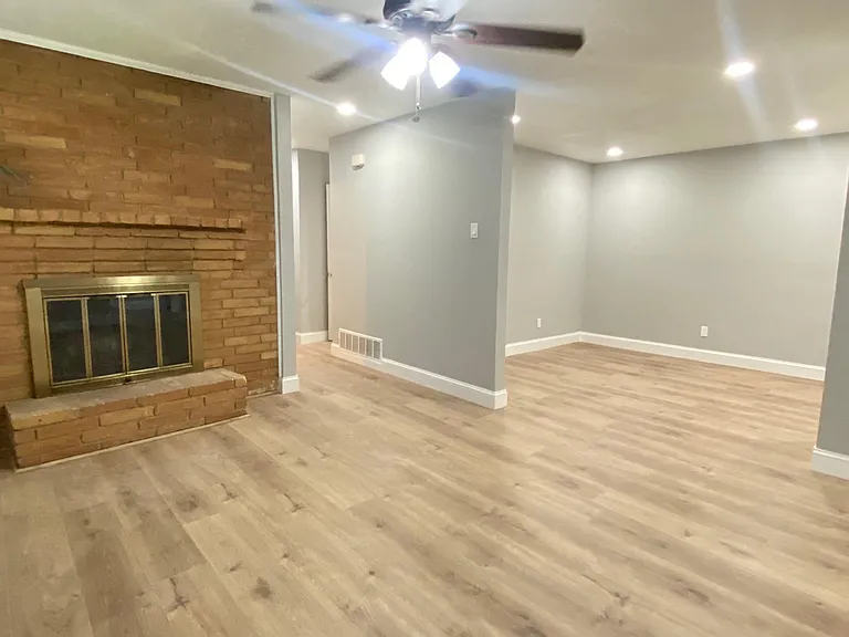 7404 Walling Ln — Photo 9