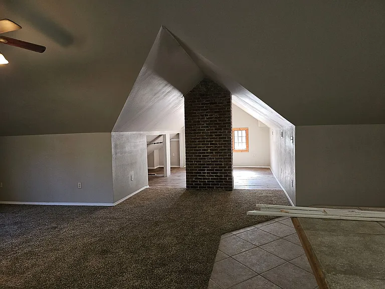 311 E Robert St — Photo 8