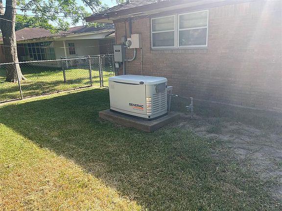 5th image of 2303 Clayton Dr