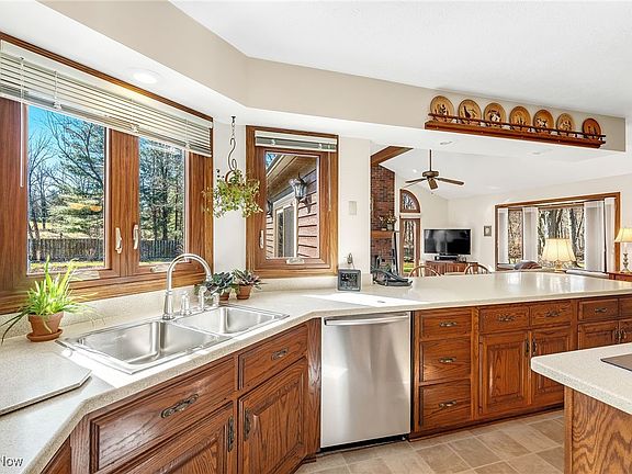 4th image of 768 Meredith Ln