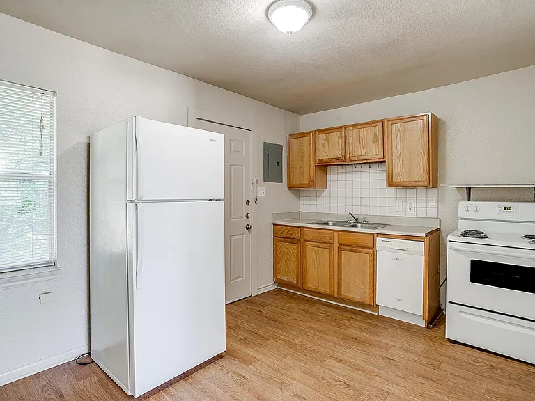 3419 S University Dr #D — Photo 2