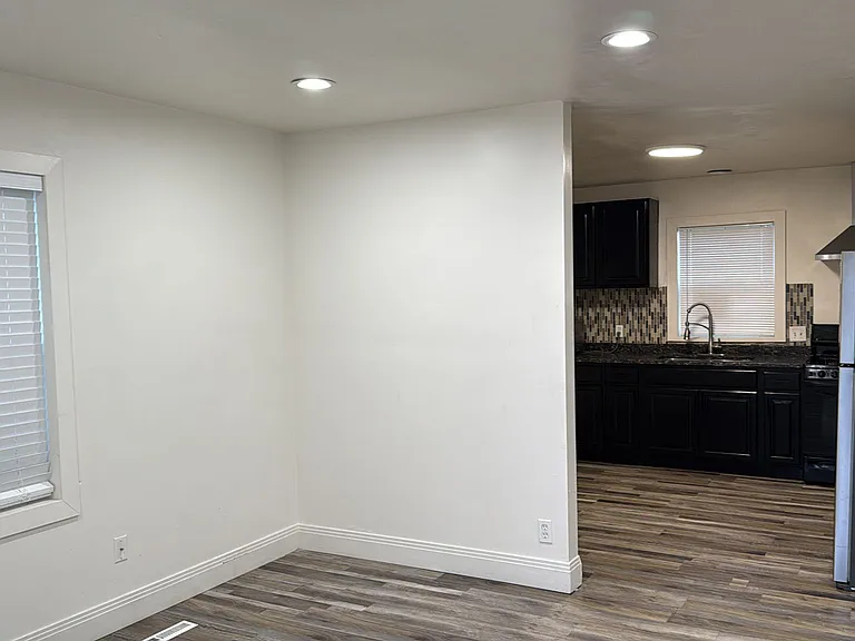 819 W 400 N — Photo 7