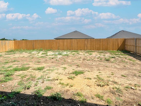 3rd image of 207 Lariat Ln