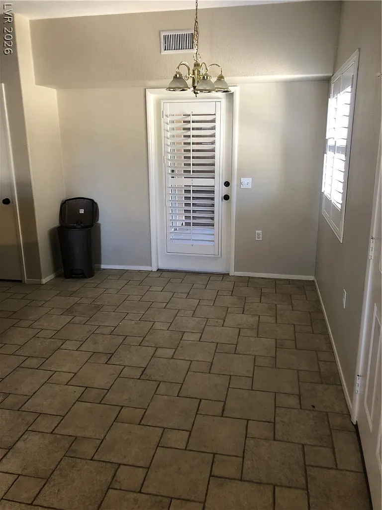 3 bed, 2.0 bath, 1188 sqft, $1,700 — Photo 4
