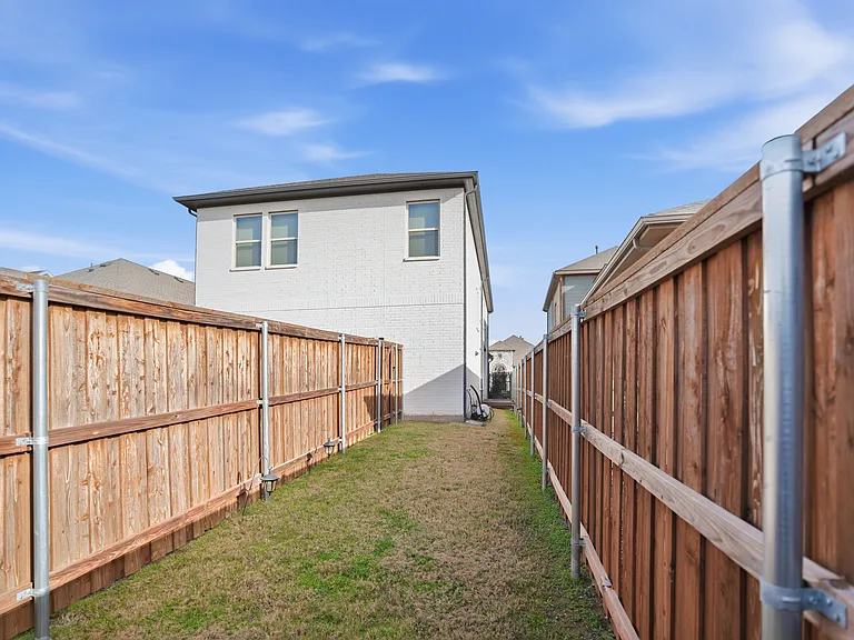 1621 Rose Willow Way — Photo 29