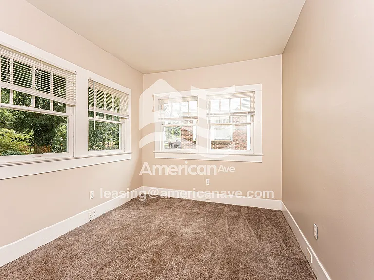 1443306_011_bedroom_11.jpg