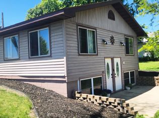 105 Montgomery St, Welcome, MN 56181