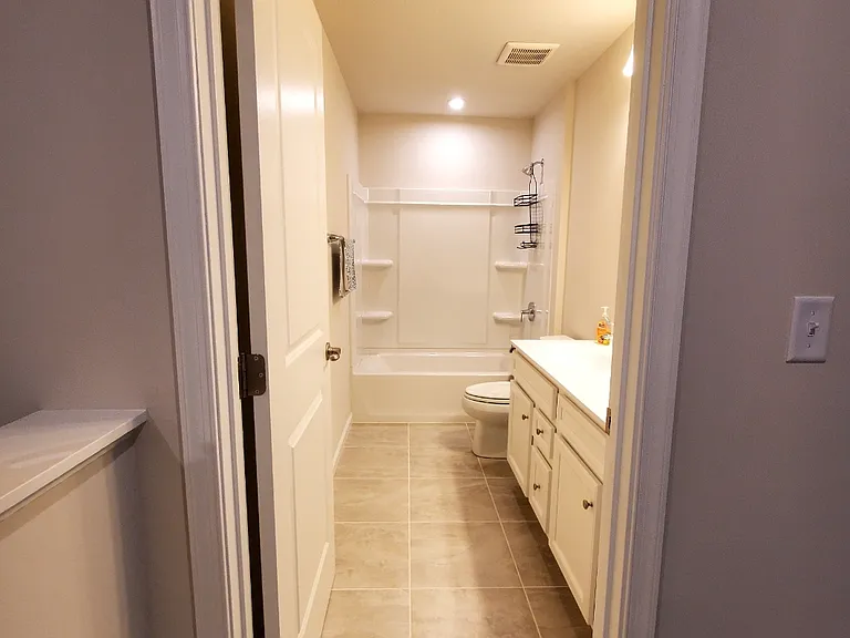 563 Roosevelt St — Photo 4