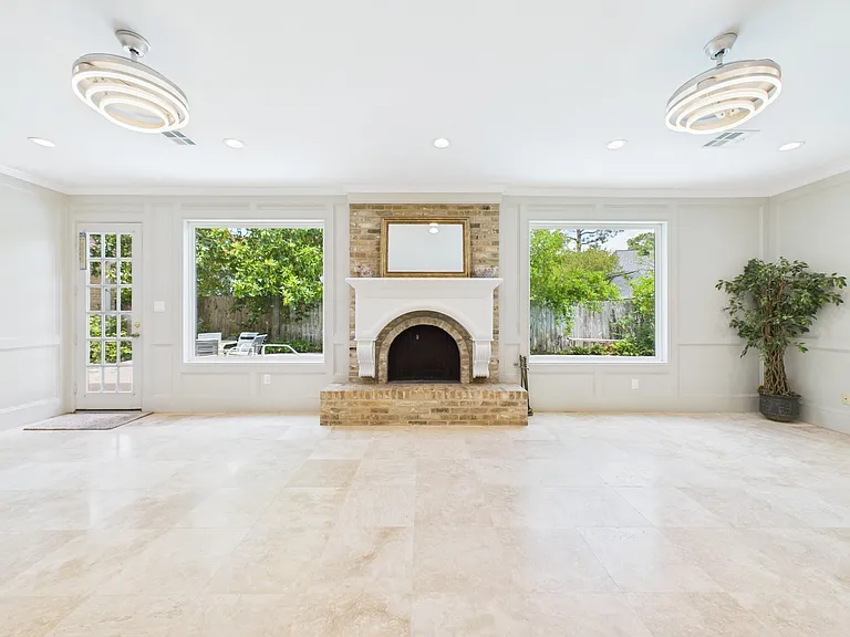 702 Daria Ct — Photo 20