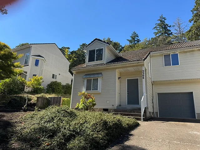 2306 NW Hummingbird Dr