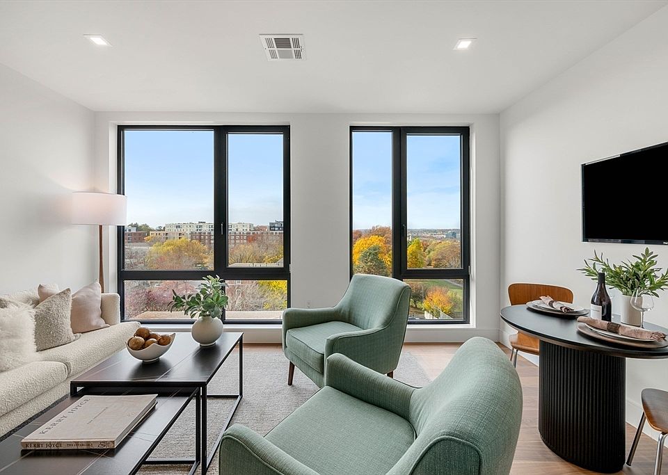 1st image of 1515 Commonwealth Ave #807