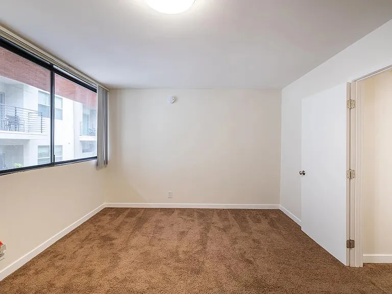 Las Casitas Apartments — Photo 21