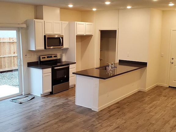 2nd image of 3129 Pruett Dr