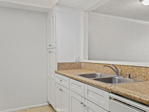 3rd image of 1460 Kendall Dr Unit 32