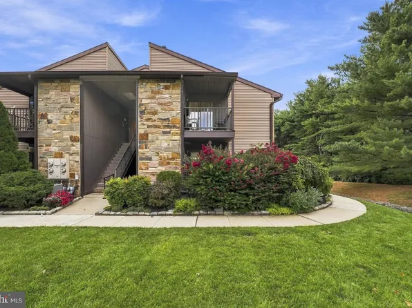 20 Gena Ct, Hamilton, NJ 08690