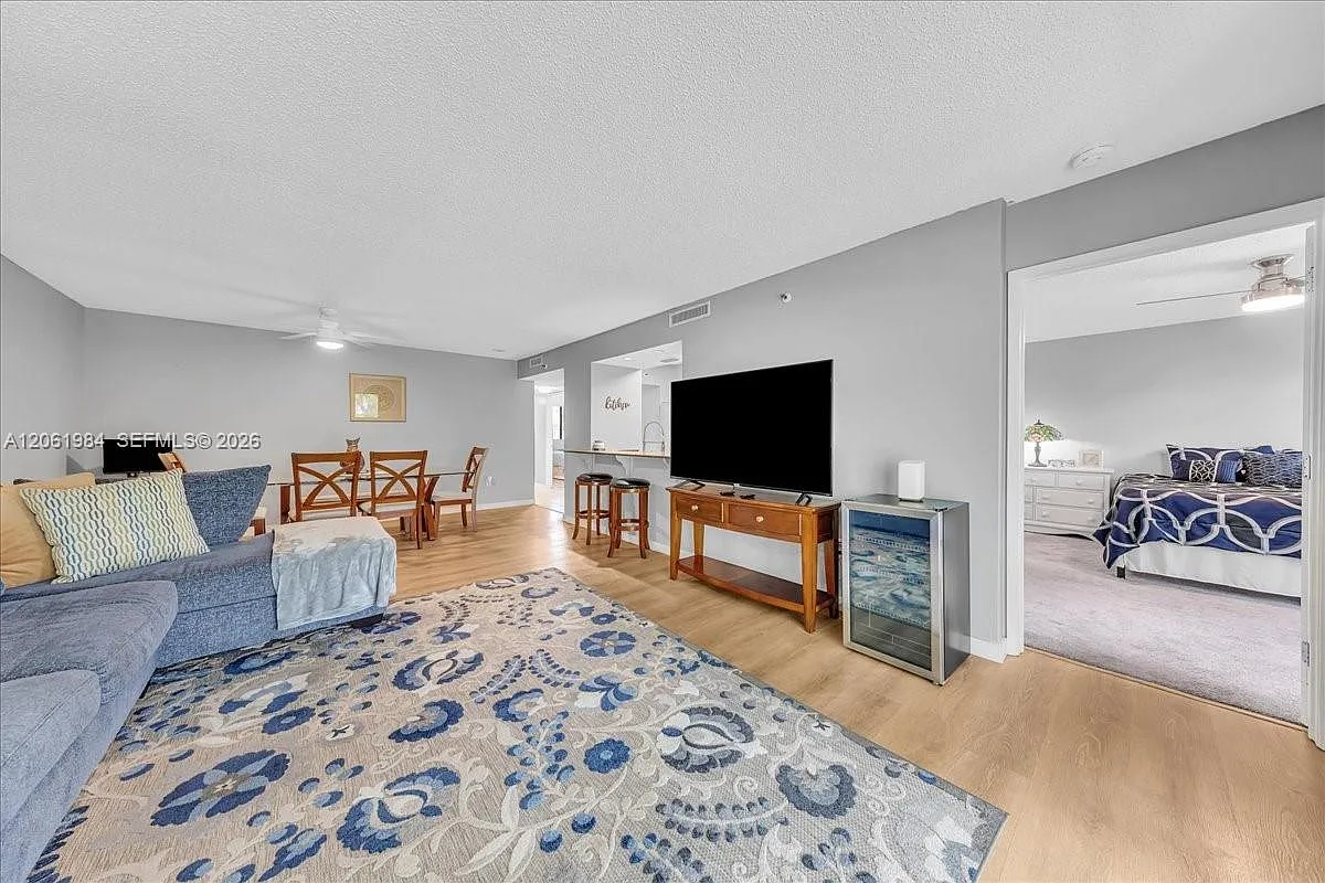 Cypress Bend Condominium — Photo 4