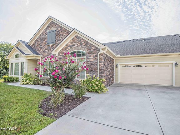 3rd image of 958 Pryse Farm Blvd