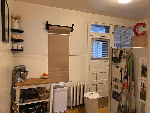3rd image of 1900 W Cornelia Ave #2