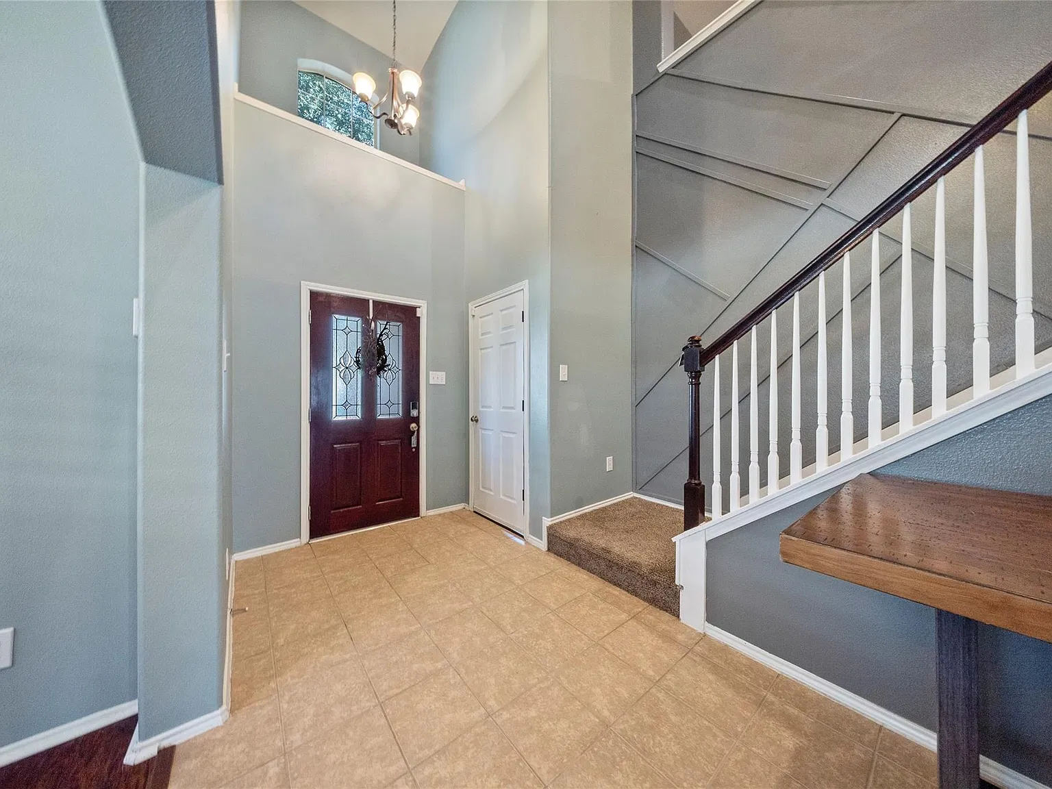 4 bed, 2.5 bath, 2308 sqft, $2,799 — Photo 2