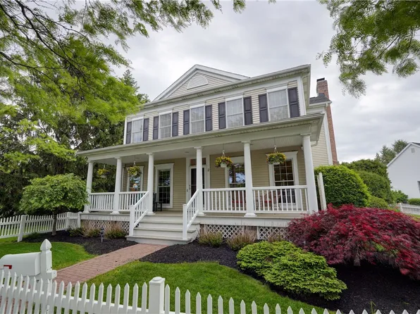 2 Founders Grn, Pittsford, NY 14534