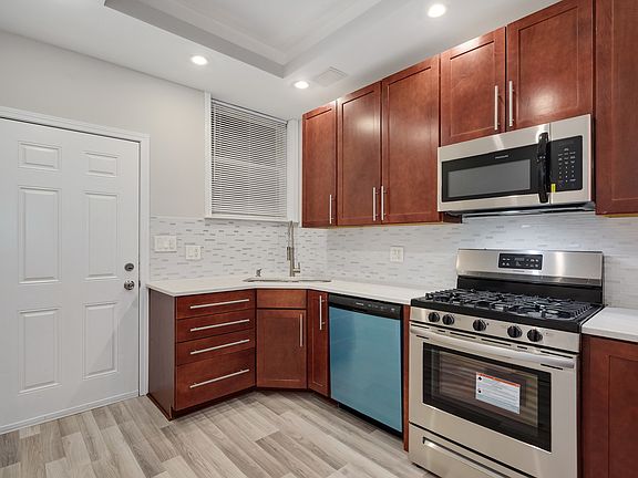 3rd image of 7078 N Wolcott Ave APT G