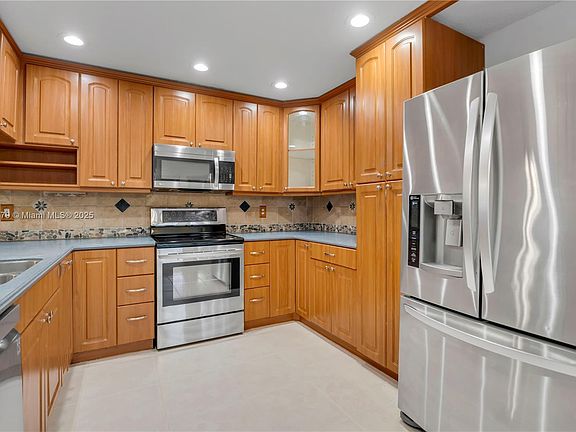 5th image of 840 Greenbriar Ave
