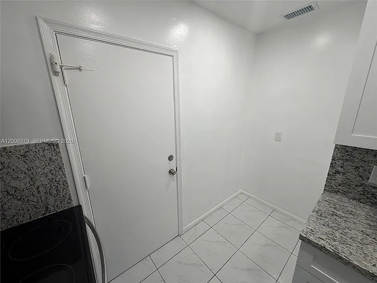 2200 NE 66th St #1426 — Photo 7