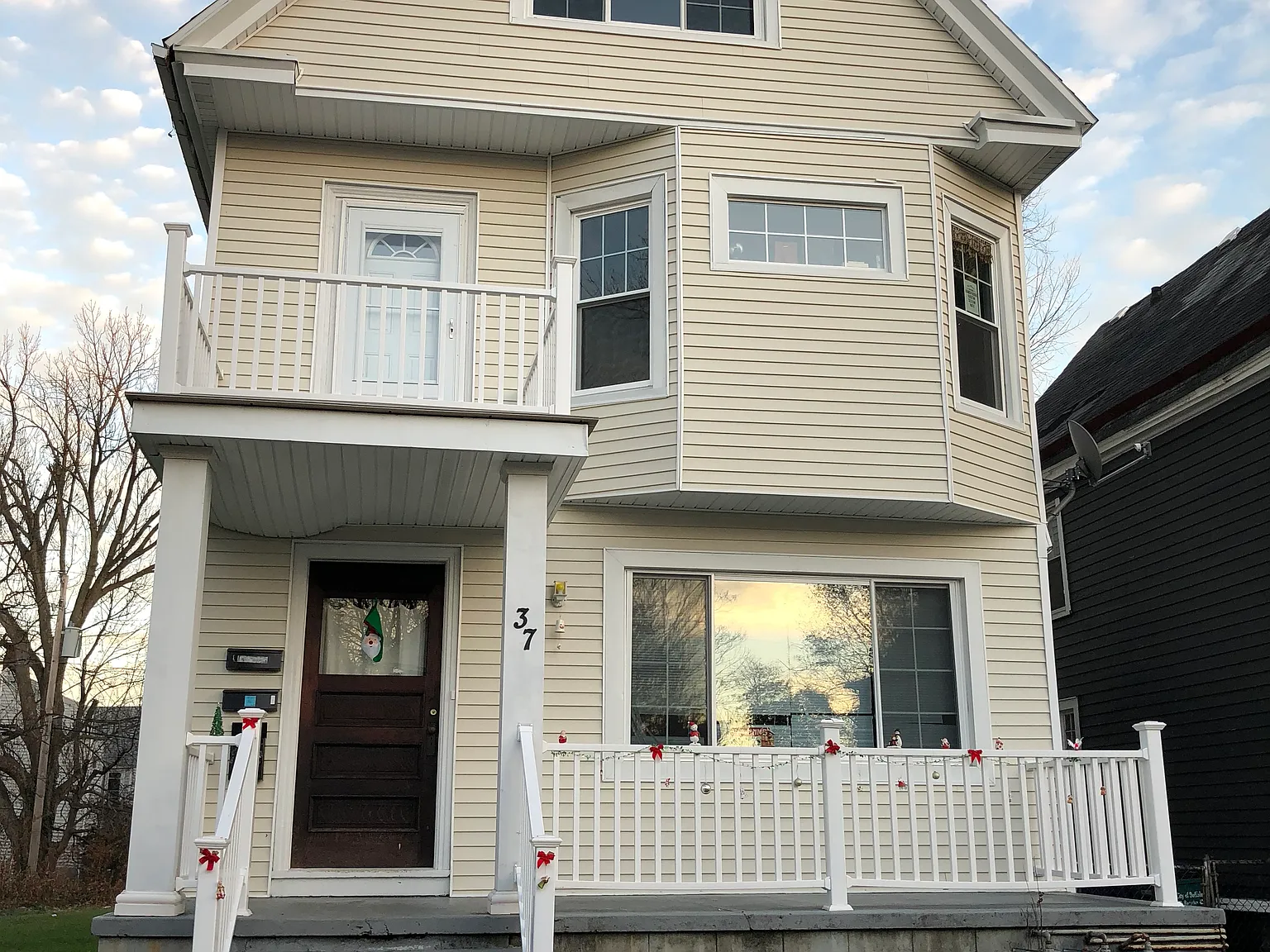 37 Holland Pl — Photo 1