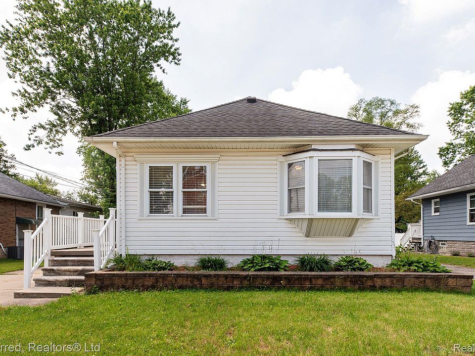 1st image of 239 Fair St