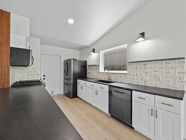 8708 Huebinger Pass — Photo 10