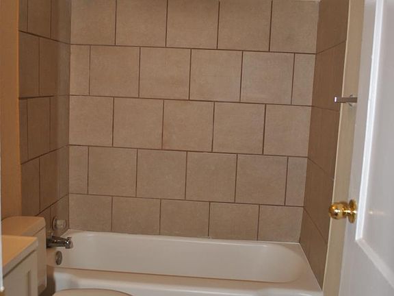 3rd image of 3528 W 10th St