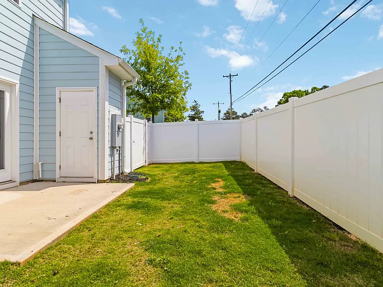 105 Cobden Ct — Photo 41
