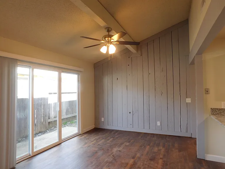 2 bedroom 1 Bath Duplex — Photo 5