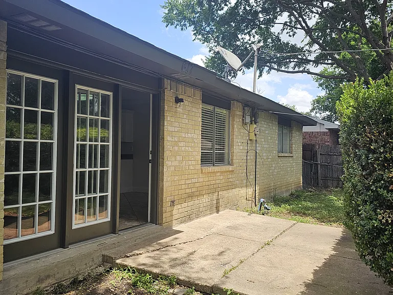 617 Country Ln — Photo 40