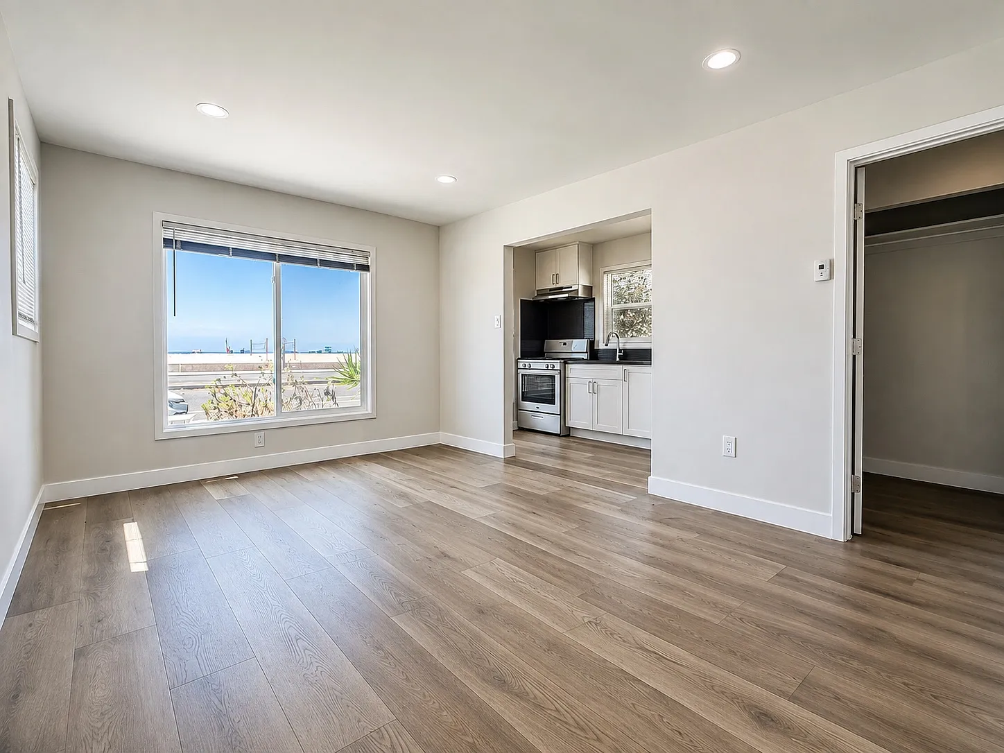 5219 E Ocean Blvd — Photo 2