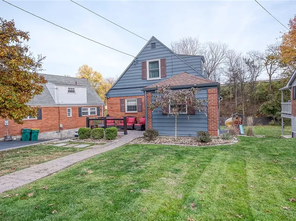 33 Barton Dr, Pittsburgh, PA 15221